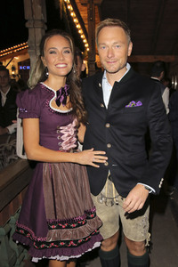 In Käfers Wiesn Schänke auf dem Oktoberfest 2019 in München