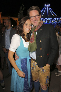 In Käfers Wiesn Schänke auf dem Oktoberfest 2019 in München