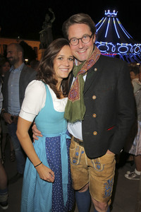 In Käfers Wiesn Schänke auf dem Oktoberfest 2019 in München