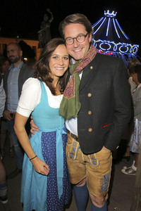 In Käfers Wiesn Schänke auf dem Oktoberfest 2019 in München