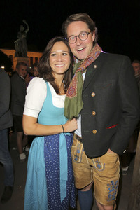 In Käfers Wiesn Schänke auf dem Oktoberfest 2019 in München