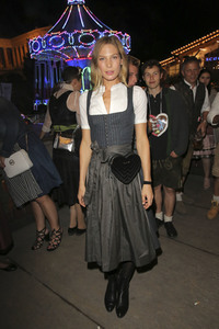 In Käfers Wiesn Schänke auf dem Oktoberfest 2019 in München