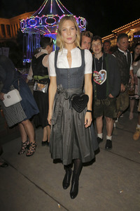 In Käfers Wiesn Schänke auf dem Oktoberfest 2019 in München