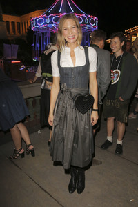 In Käfers Wiesn Schänke auf dem Oktoberfest 2019 in München