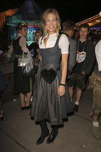 In Käfers Wiesn Schänke auf dem Oktoberfest 2019 in München