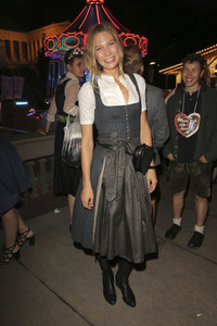 In Käfers Wiesn Schänke auf dem Oktoberfest 2019 in München