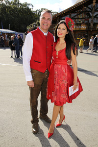Red Damen Wiesn auf dem Oktoberfest 2019 in München