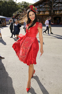Red Damen Wiesn auf dem Oktoberfest 2019 in München