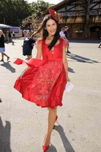 Red Damen Wiesn auf dem Oktoberfest 2019 in München