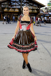 Red Damen Wiesn auf dem Oktoberfest 2019 in München