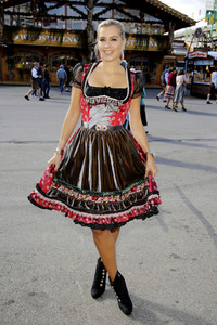 Red Damen Wiesn auf dem Oktoberfest 2019 in München