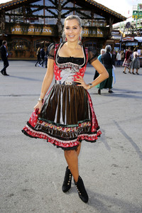 Red Damen Wiesn auf dem Oktoberfest 2019 in München