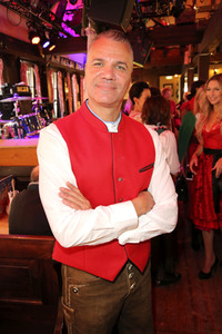 Red Damen Wiesn auf dem Oktoberfest 2019 in München