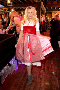 Red Damen Wiesn auf dem Oktoberfest 2019 in München