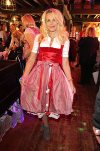 Red Damen Wiesn auf dem Oktoberfest 2019 in München
