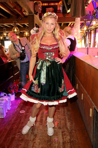 Red Damen Wiesn auf dem Oktoberfest 2019 in München