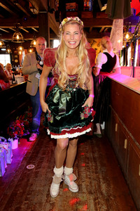 Red Damen Wiesn auf dem Oktoberfest 2019 in München