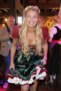 Red Damen Wiesn auf dem Oktoberfest 2019 in München