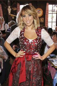 Red Damen Wiesn auf dem Oktoberfest 2019 in München