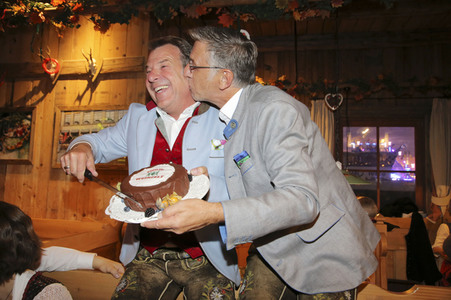 In Kufflers Weinzelt auf dem Oktoberfest 2019 in München