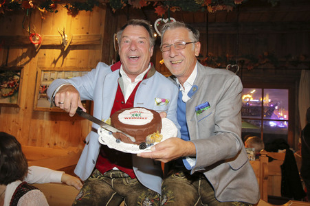 In Kufflers Weinzelt auf dem Oktoberfest 2019 in München