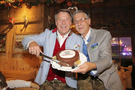 In Kufflers Weinzelt auf dem Oktoberfest 2019 in München