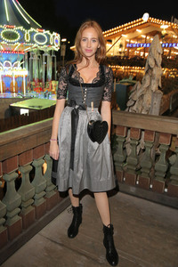 In Käfers Wiesn Schänke auf dem Oktoberfest 2019 in München