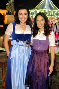 In Käfers Wiesn Schänke auf dem Oktoberfest 2019 in München