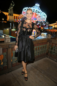 In Käfers Wiesn Schänke auf dem Oktoberfest 2019 in München