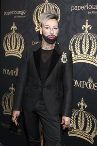 Präsentation 'Röömerturm by Glööckler' in Hamburg