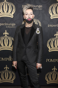 Präsentation 'Röömerturm by Glööckler' in Hamburg