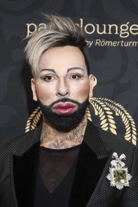 Präsentation 'Röömerturm by Glööckler' in Hamburg