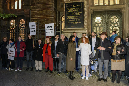Mahnwache vor der Neuen Synagoge in Berlin