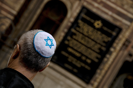 Unteilbar-Demo unter dem Motto 'Kein Fußbreit! Antisemitismus und Rassismus töten!' in Berlin