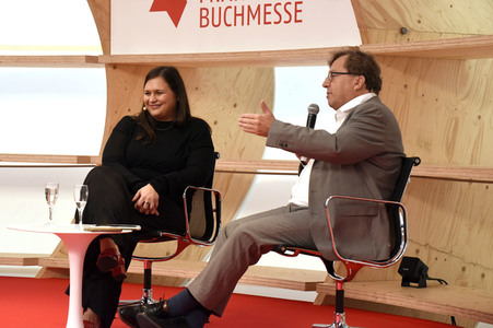 Kelly Luegenbiehl auf der Frankfurter Buchmesse 2019