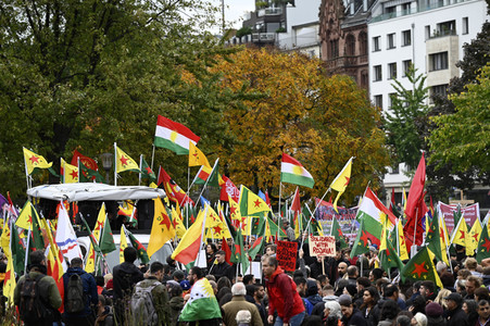 Demonstration gegen die türkische Militär-Offensive in Nordsyrien in Köln