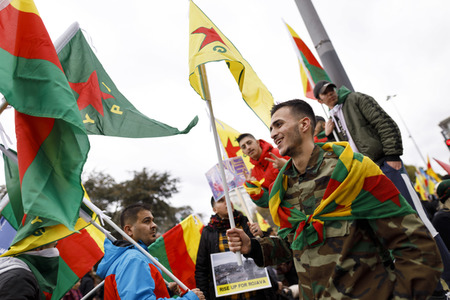 Demonstration gegen die türkische Militär-Offensive in Nordsyrien in Köln