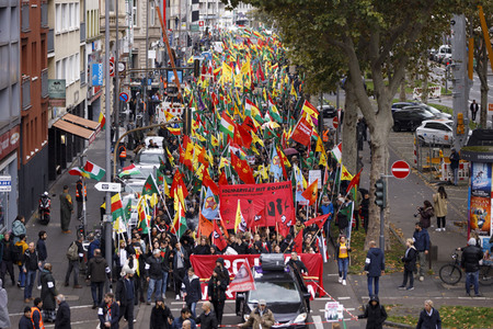 Demonstration gegen die türkische Militär-Offensive in Nordsyrien in Köln