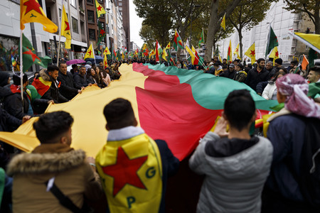 Demonstration gegen die türkische Militär-Offensive in Nordsyrien in Köln
