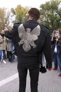 David Hasselhoff hupt mit Trabi-Fahrern 'Looking for Freedom' in Berlin