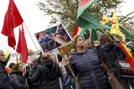 Demonstration gegen die türkische Militär-Offensive in Nordsyrien in Köln