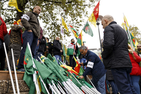 Demonstration gegen die türkische Militär-Offensive in Nordsyrien in Köln
