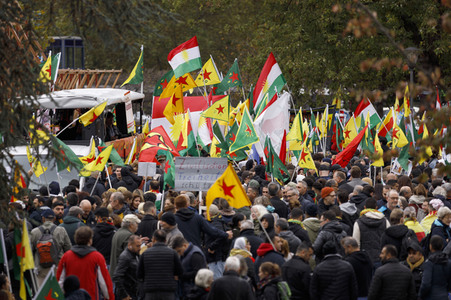 Demonstration gegen die türkische Militär-Offensive in Nordsyrien in Köln