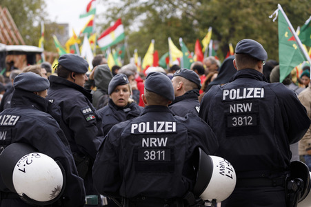 Demonstration gegen die türkische Militär-Offensive in Nordsyrien in Köln