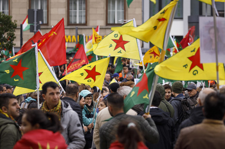 Demonstration gegen die türkische Militär-Offensive in Nordsyrien in Köln