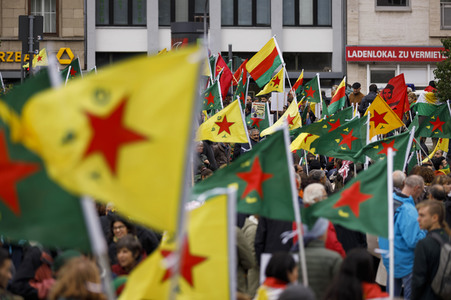 Demonstration gegen die türkische Militär-Offensive in Nordsyrien in Köln