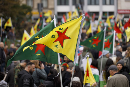 Demonstration gegen die türkische Militär-Offensive in Nordsyrien in Köln