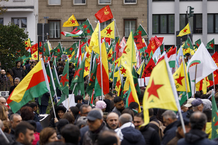 Demonstration gegen die türkische Militär-Offensive in Nordsyrien in Köln