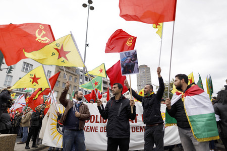 Demonstration gegen die türkische Militär-Offensive in Nordsyrien in Köln
