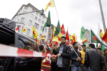Demonstration gegen die türkische Militär-Offensive in Nordsyrien in Köln